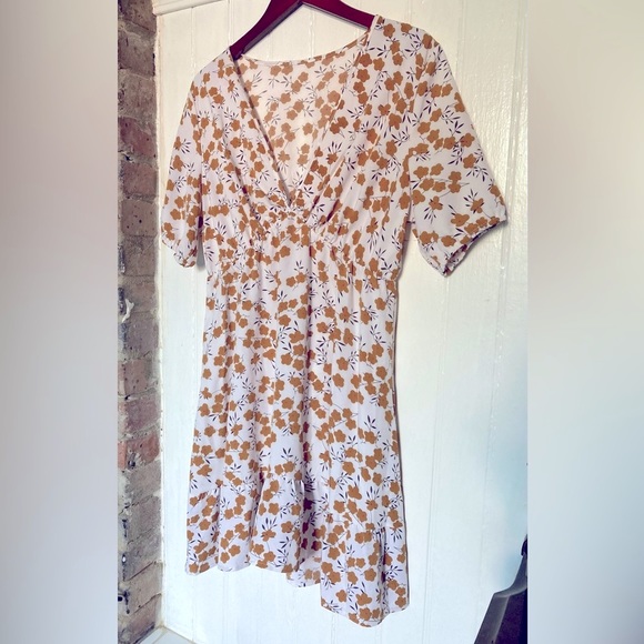 *3 for $20* SHEIN dress, floral print, v-neck, ruffled hem, size 0XL. - Picture 4 of 9